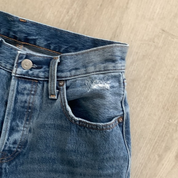 Levi’s 501 Ripped distressed buttons fly jeans high waist medium wash size 25 - Picture 16 of 16